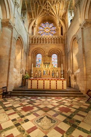 Beautiful 	Romanesque, Gothic Style Interior Of Christ Church Cathedral, Oxford,のeditorial素材