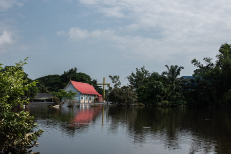 UBON RATCHATHANI, THAILAND- SEPTEMBER 22 : House Damaged By Flood On September 22, 2019 In Tan Sum District Ubon Ratchathani Province, Thailandのeditorial素材
