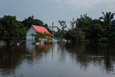 UBON RATCHATHANI, THAILAND- SEPTEMBER 22 : House Damaged By Flood On September 22, 2019 In Tan Sum District Ubon Ratchathani Province, Thailandのeditorial素材