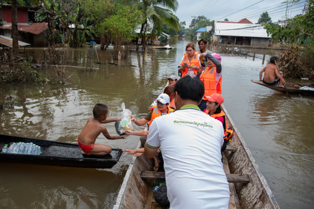UBON RATCHATHANI, THAILAND- SEPTEMBER 22 : People Ride On Boat To Give Survival Equipment For Flood Victims On September 22, 2019 In Warin Chumrab District Ubon Ratchathani Province, Thailandのeditorial素材
