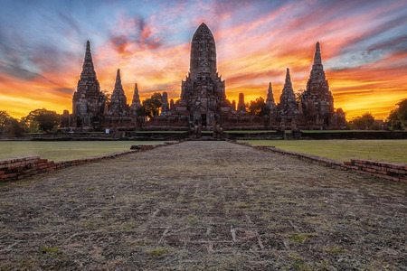 Wat Chai-wat-tha-na Ram The old temple is located at Ban Phra, Amphur Muang, Phra Nakhon Si Ayutthaya. The Chao Phraya River. On the west side, outside the city, is nourishing, morning light.の写真素材