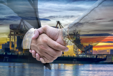 Handshake to invest.Oil is a major energy fuel of the world, oil refineries are working continuously and long, to push the economy.The country's prosperity.Shining bright colors to create a beautiful.の写真素材