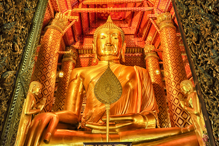 Wat Pha-nan-choeng,One of the oldest and most famous temples of Ayutthaya, The Buddha represents the meaning of Buddhism, the Buddha looks golden yellow, shining with light, and then look luxurious.のeditorial素材