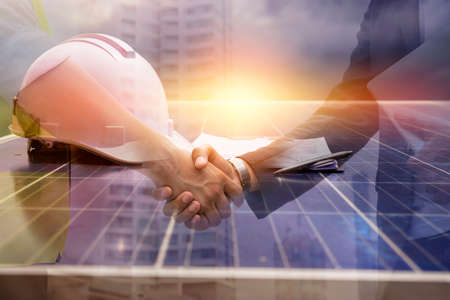 Businessmen are teaming up with engineers to run a solar power investment business that is a must in the future. Photovoltaic panels require experts to install photovoltarians for the business sector.の写真素材