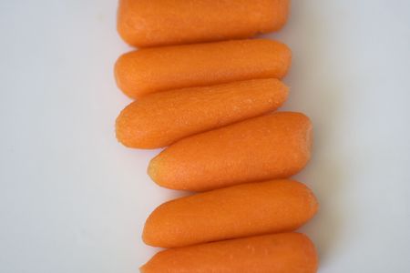 Carrots placed in a row.の写真素材