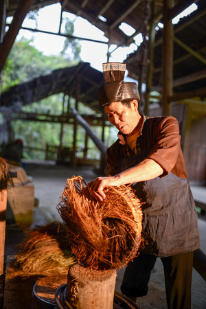 Longsheng County in Guangxi Surabaya Township Square in tangwan crushing, oil extraction bran tea master is being checked.のeditorial素材