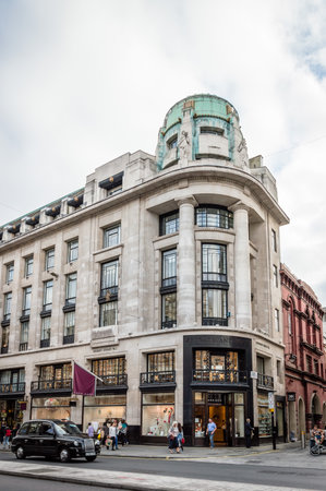 LONDON, UK - AUGUST 20, 2015: View of Regent Street in London. Regent Street is one of the major shopping streets in Europe.のeditorial素材