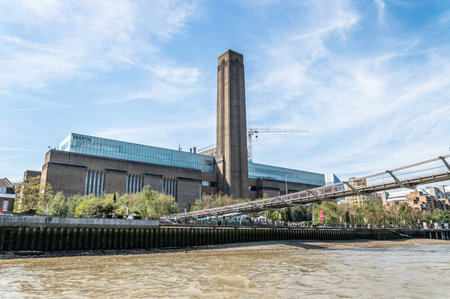 LONDON, UK - AUGUST 22, 2015: Tate Modern and Millennium Bridge in London from the river a sunny day.のeditorial素材