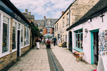STOW-ON-THE-WOLD, UK - AUGUST 12, 2015:  Commercial street with tourists in Stow on the Wold. Stow on the Wold is a historical market town in the Cotswoldsのeditorial素材