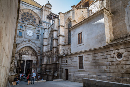 Outdoor view of side entrance to Cathedral of Toledoのeditorial素材