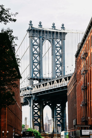Iconic view of Manhattan Bridge in Brooklynのeditorial素材