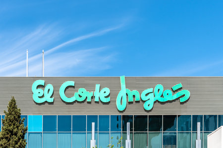 El Corte Ingles department store in Castellanaのeditorial素材