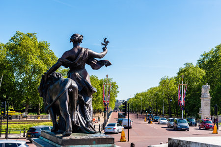 Victoria Memorial Sculpture in London  against blue skyのeditorial素材