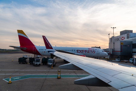 Airplanes in runway of international airport of Gatwickのeditorial素材