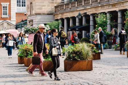 Street scene in Covent Garden in Londonのeditorial素材