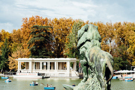 Lion Bronze Sculpture in the Great Pond of Buen Retiro Park in Madridのeditorial素材