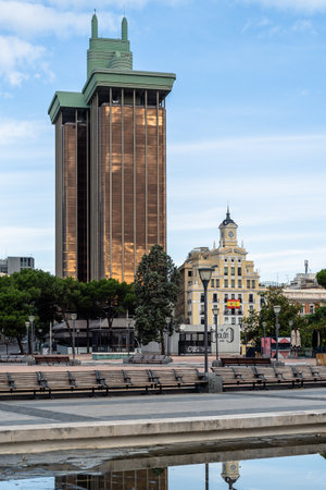 The Towers of Colon office building from Gardens of Discovery ibn Madridのeditorial素材