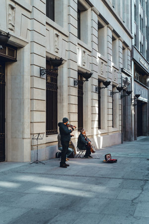 Street musicians playing classical music in Madridのeditorial素材