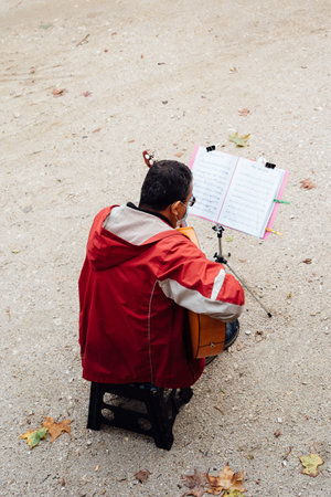 Classical street music quartet playing at Buen Retiro Park during Autumnのeditorial素材