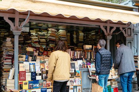 People in the old book fair in Cuesta de Moyano in Madridのeditorial素材