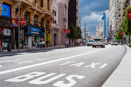Busy street scene in Gran Via Avenue in Madridのeditorial素材