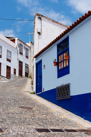Picturesque sloping streets with colonial architecture in La Canela quarter of Santa Cruz de La Palmaのeditorial素材