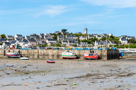 The harbour of Batz Island at low tide.のeditorial素材
