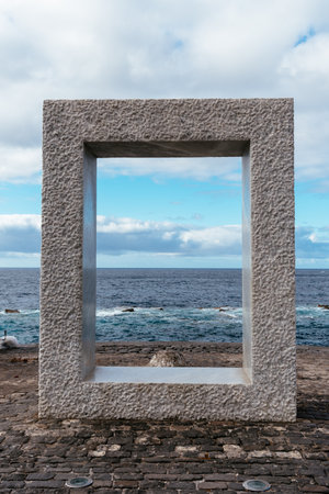 Tensei Tenmoku minimalst monument in the old port of Garachicoのeditorial素材