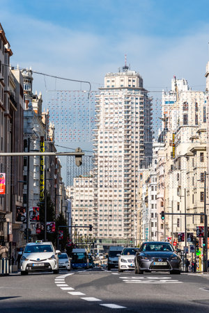 Street view of Gran Via Avenue in Central Madridのeditorial素材