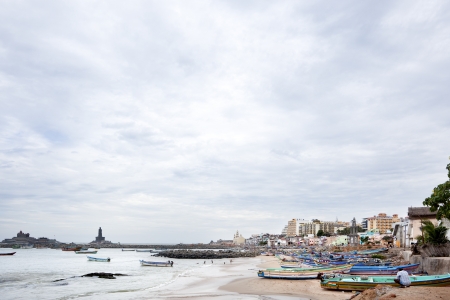 Kanyakumari, India-September 9, 2012. Dozens of fishing boats moored in the sand and the sea while the townspeople performs his duties as a normal dayのeditorial素材
