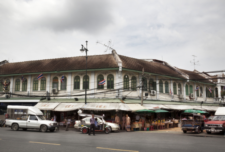 Bangkok, Tahiland-July 14, 2009: Market and shops in a street of Bangkokのeditorial素材