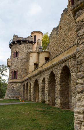 Jans castle - arches in castle walls. There is a green lawn around the castle.のeditorial素材