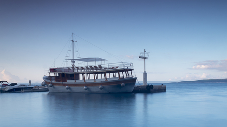 Anchored cruise ship in the harbor of Brela in  Croatiaの写真素材