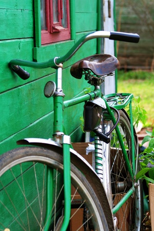 single green bicycle near the wallの写真素材