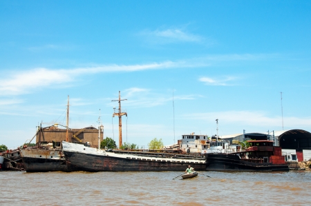 Old worn out boats on the Rive Plate in Buenos Airesのeditorial素材