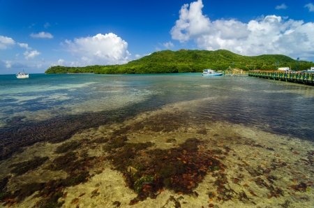 Bridge connecting Santa Catalina island to Providencia island in Colombiaの写真素材