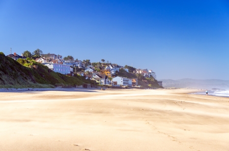 Beach at the Oregon coast with buildings on a cliffのeditorial素材