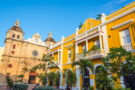 Church and yellow colonial building visible from San Pedro Claver plaza in historic Cartagena, Colombiaのeditorial素材