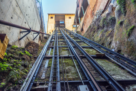 View of the San Agustin funicular railway going up a hill in Valparaiso, Chileの写真素材