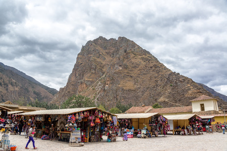 OLLANTAYTAMBO, PERU - OCTOBER 3: Souvenir stands at a market in Ollantaytambo, Peru near Cuzco on October 3, 2014のeditorial素材