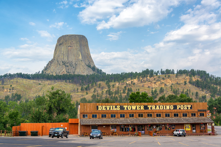 DEVILS TOWER, WY - AUGUST 26: Souvenir shop with Devils Tower rising up behind it at Devils Tower, WY on August 26, 2015のeditorial素材