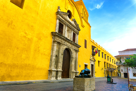 CARTAGENA, COLOMBIA - MAY 25: Santo Domingo church and plaza in Cartagena, Colombia on May 25, 2016.  The statue in the plaza is Gertrudis by Fernando Boteroのeditorial素材