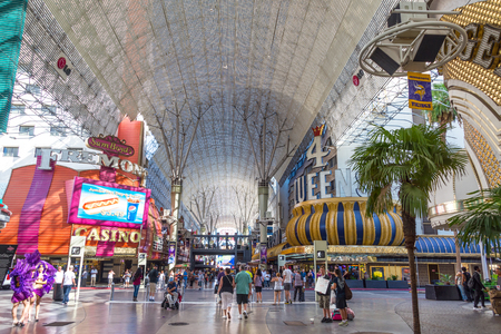 LAS VEGAS - SEPTEMBER 17: Activity and casinos on Fremont Street in downtown Las Vegas on September 17, 2015のeditorial素材