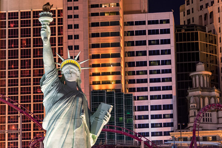 LAS VEGAS, SEPTEMBER 17: Statue of Liberty and New York New York hotel and casino in Las Vegas on September 17, 2015のeditorial素材