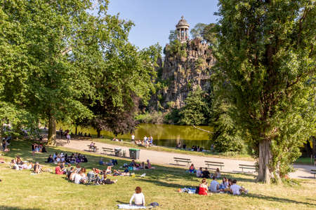Paris, France - June 2, 2020: Parisians allowed to return to public parks after the end of lockdown due to covid-19のeditorial素材