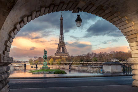 Paris, France - November 19, 2020: Eiffel tower seen from arch of Bir Hakeim bridge in Parisのeditorial素材