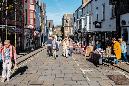 High St, Conwy, Wales UK- September, 13 2019 Beekeepers sell their honey produce to tourists and locals at Conwy Honey Fairのeditorial素材