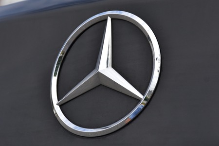 MARYLAND, USA - 2016: The front end of a Mercedes-Benz displaying the Mercedes symbolのeditorial素材