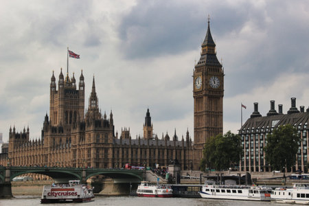 Big Ben and Houses of Parliament on the Thames: An iconic view of the Palace of Westminster and Big...