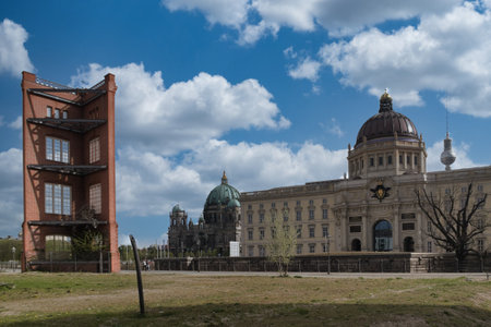 Berliner Stadtschloss and Fernsehturm Skyline - The reconstructed Berliner Stadtschloss (Humboldt Forum) dome against the modern Fernsehturm, showcasing the city's historical and contemporary blend.の写真素材